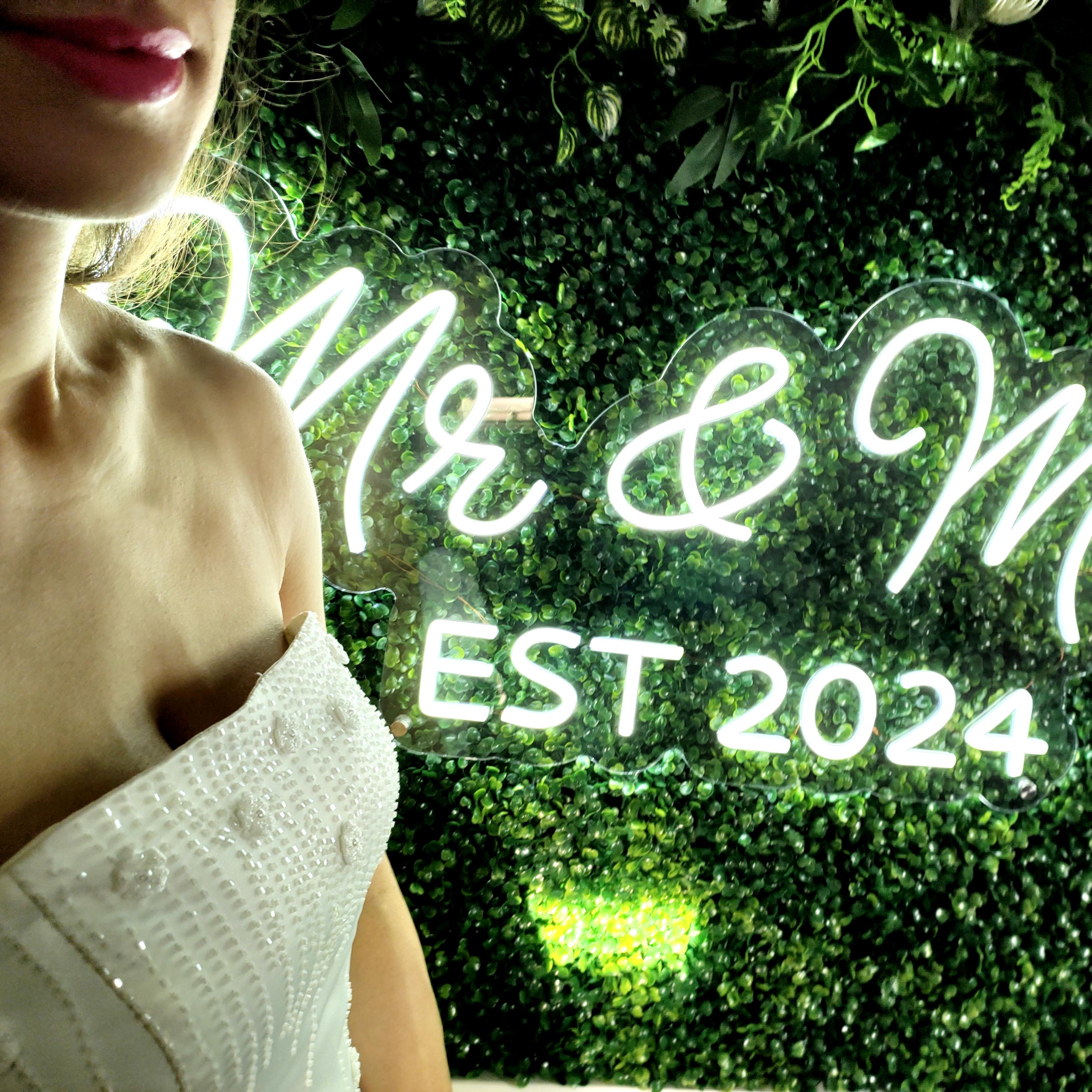 Mr & Mrs Est 2024 Neon Sign Own Your Luxury Wedding Neon Sign Forever! Neon Sign Wedding Decor Inspiration 2024 2025 2026 Personalised Welcome to Our Wedding