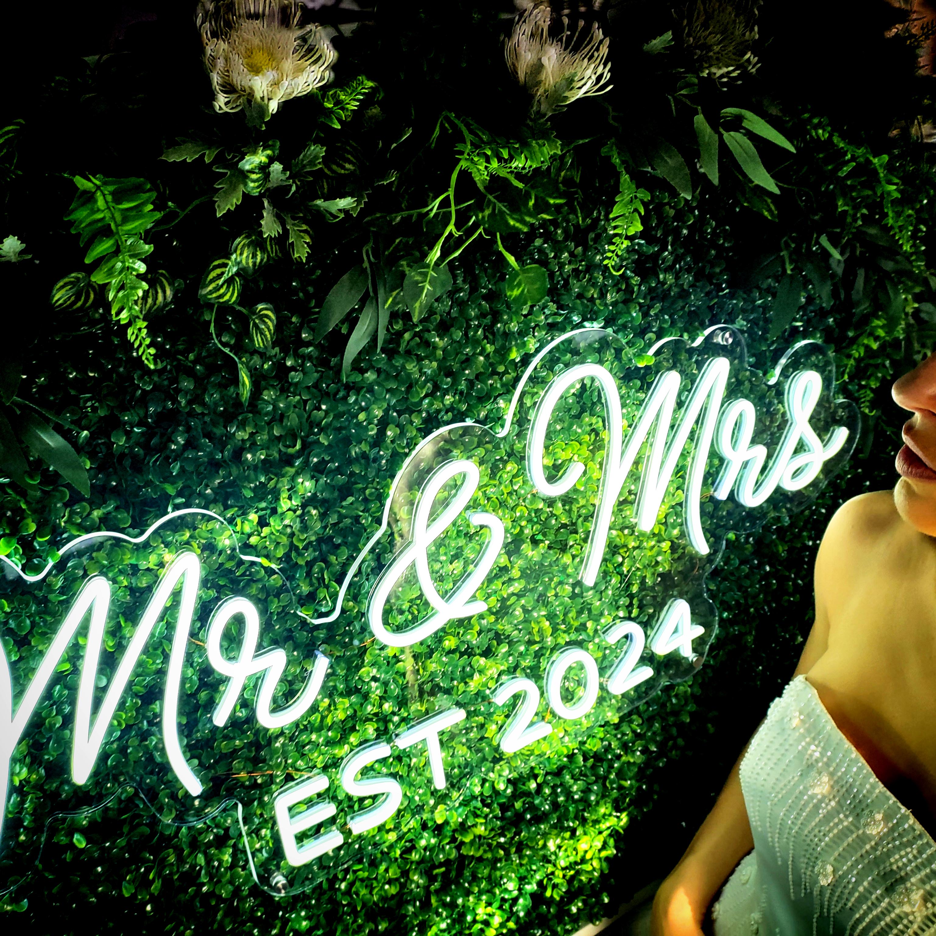 Mr & Mrs Est 2024 Neon Sign Own Your Luxury Wedding Neon Sign Forever! Neon Sign Wedding Decor Inspiration 2024 2025 2026 Personalised Welcome to Our Wedding